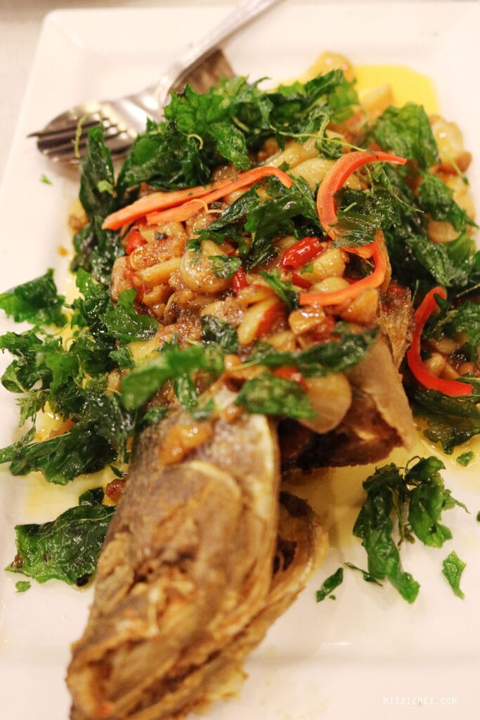 Bangkok: Gebratene Curry-Krabbe bei Somboon Seafood