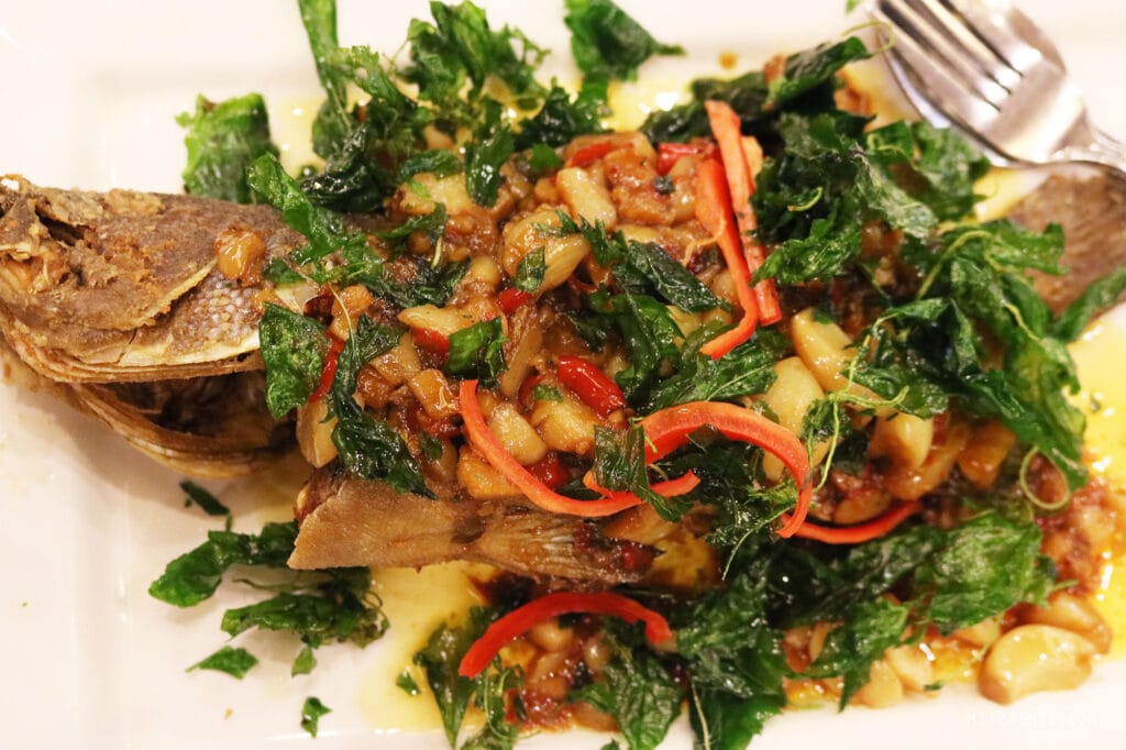 Bangkok: Gebratene Curry-Krabbe bei Somboon Seafood