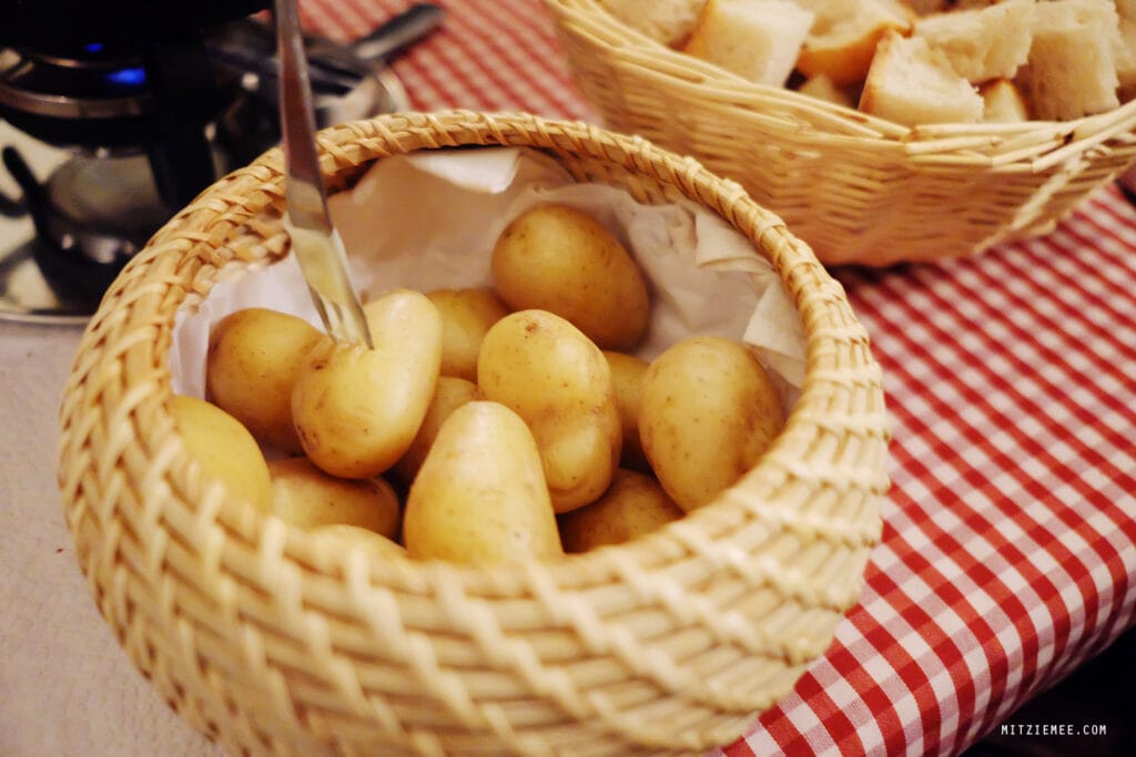 Zürich: Swiss Fondue Bei Fribourger Fondue Stübli