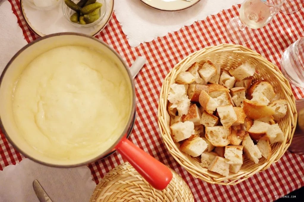 Zürich: Swiss Fondue Bei Fribourger Fondue Stübli