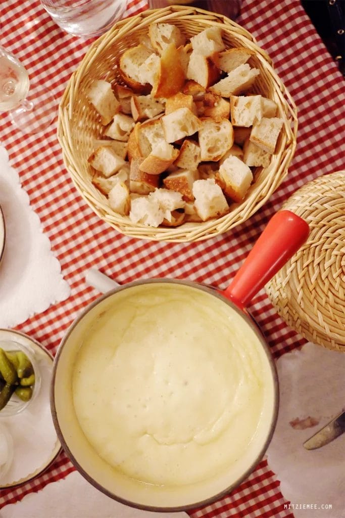 Zürich: Swiss Fondue Bei Fribourger Fondue Stübli
