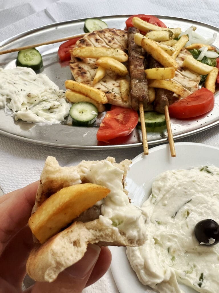 Athen: Aspro Alogo – Unglaubliches Schweine-Souvlaki