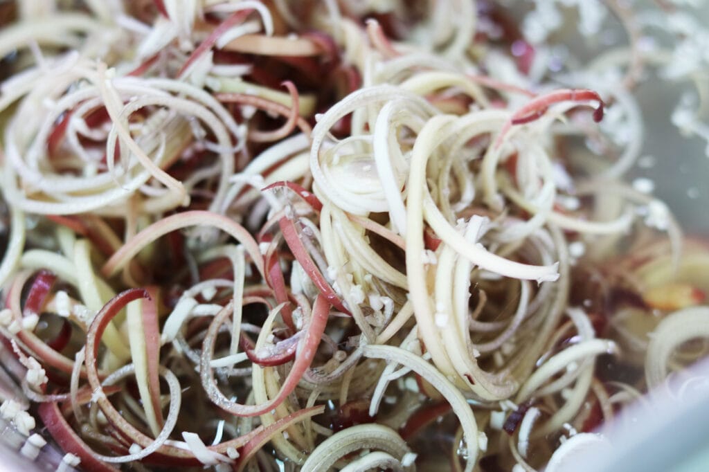 Rezept: Kambodschanischer Rindfleischsalat mit Bananenblume