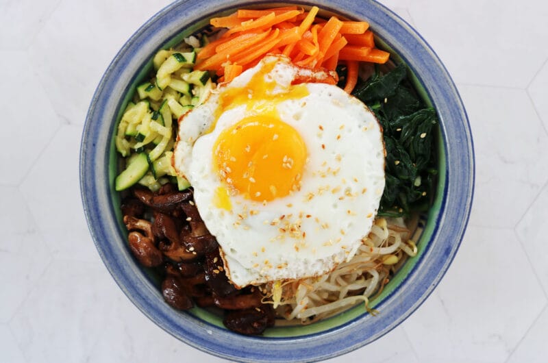 Recette : Bibimbap aux légumes, champignons et œuf au plat