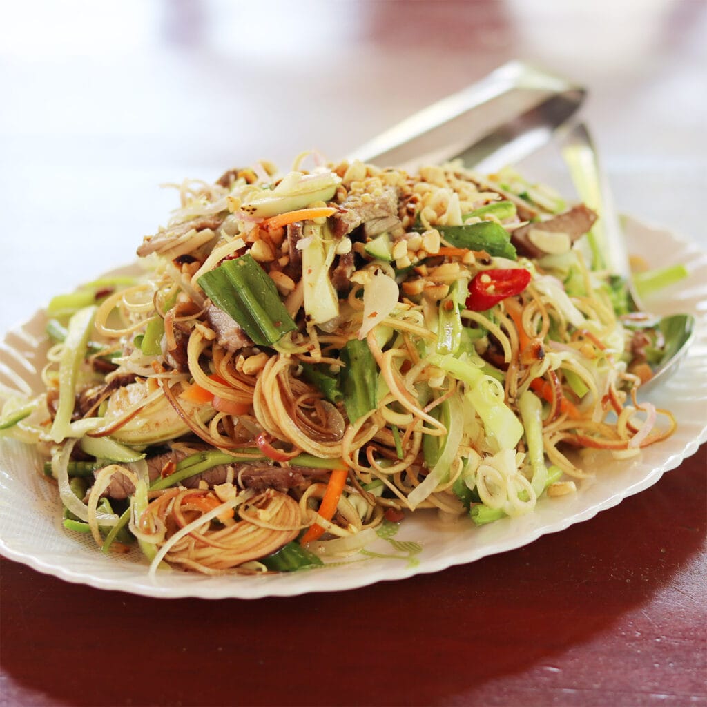 Rezept: Kambodschanischer Rindfleischsalat mit Bananenblume