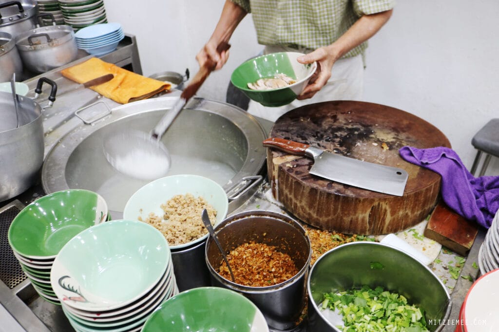 Bangkok: Khao Tom (Reissuppe) bei Lao Tee