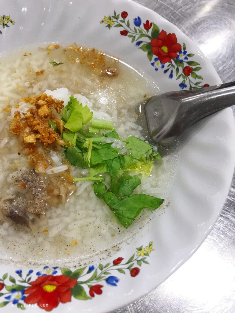 Bangkok: Khao Tom (Reissuppe) bei Lao Tee
