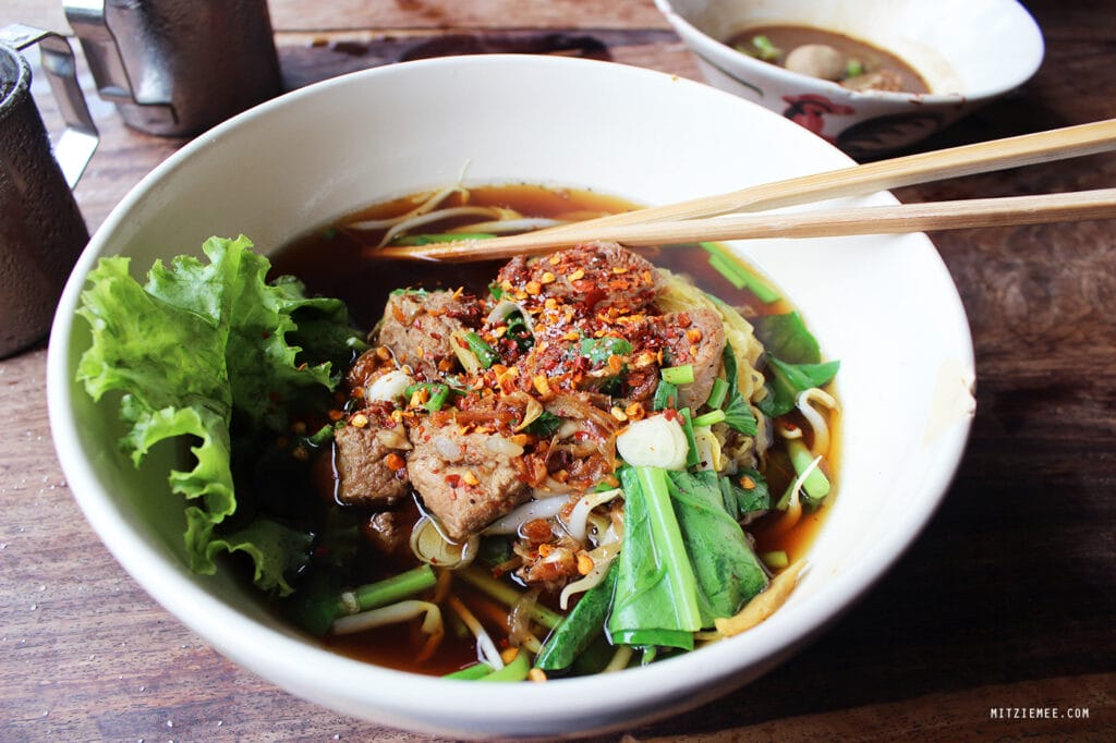 Bangkok: Baan Kuay Tiew Ruathong in der Boat Noodle Alley