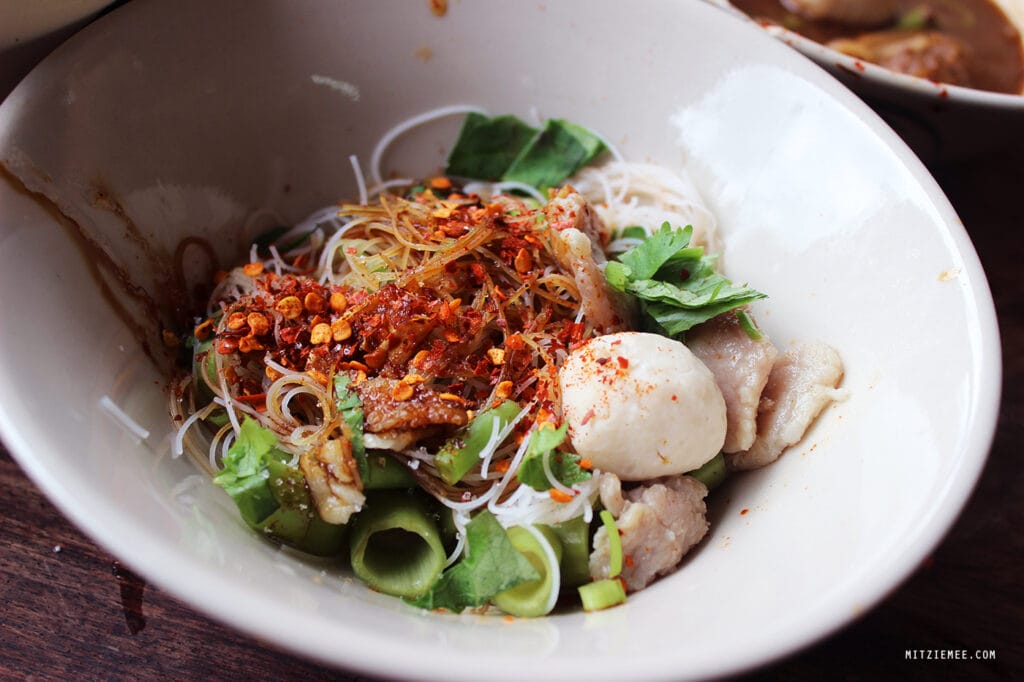 Bangkok: Baan Kuay Tiew Ruathong in der Boat Noodle Alley
