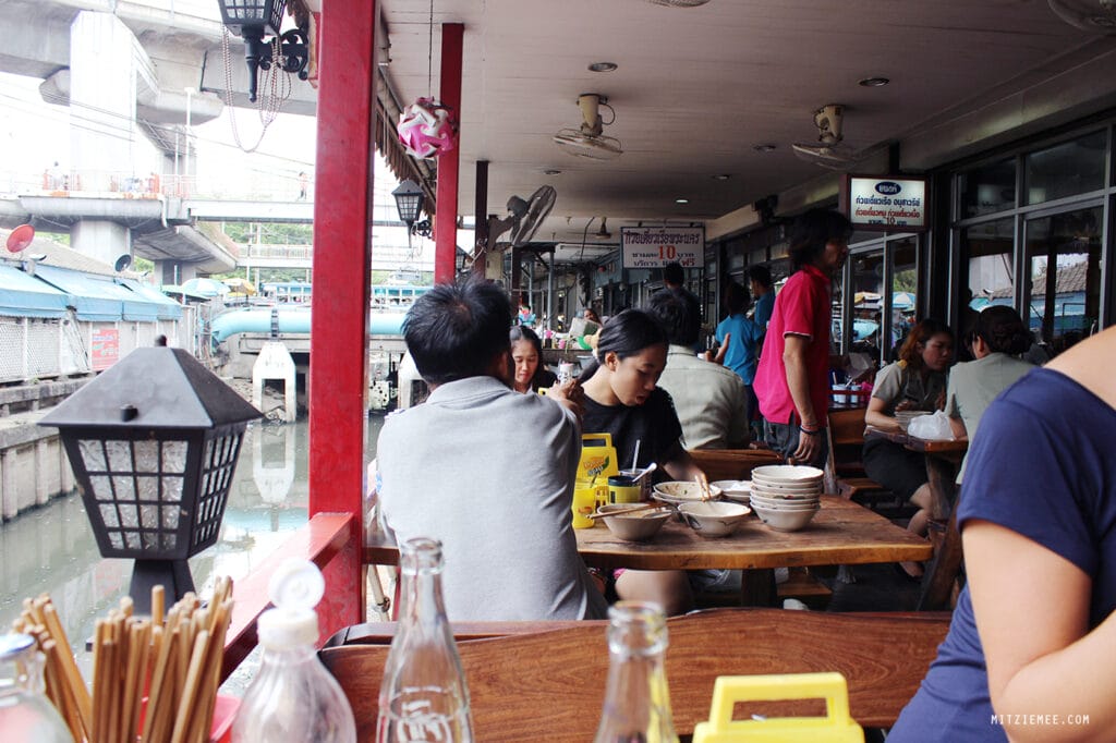 Bangkok: Baan Kuay Tiew Ruathong in der Boat Noodle Alley