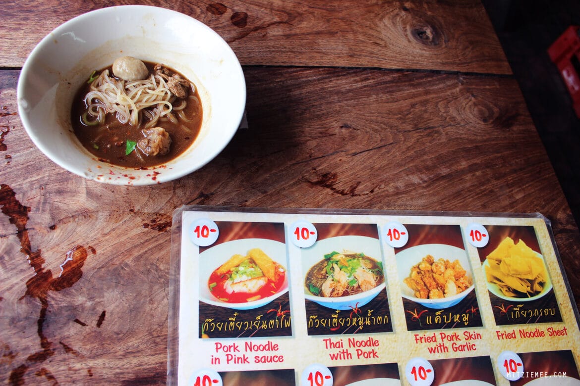 Bangkok: Baan Kuay Tiew Ruathong in der Boat Noodle Alley