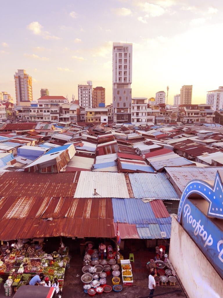 Phnom Penh: Sundown Social Club – Die versteckte Rooftop-Bar in TTP