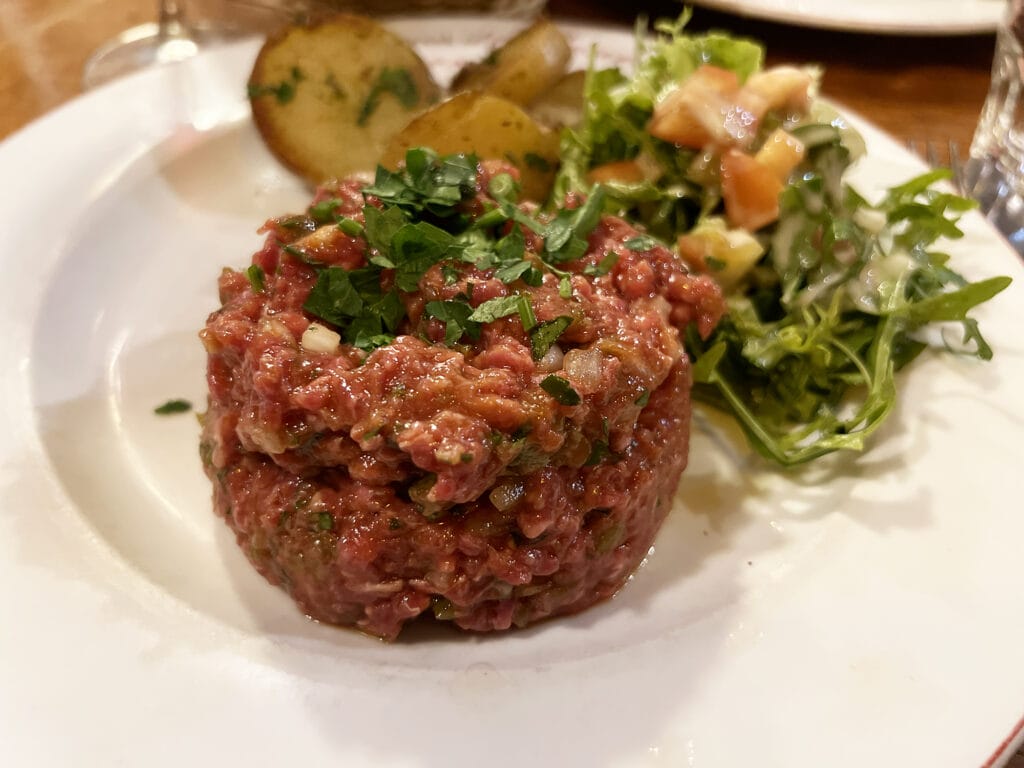 Paris: Bistrot d’Henri – Klassische Bistro-Atmosphäre und eine richtig gute Mousse au Chocolat