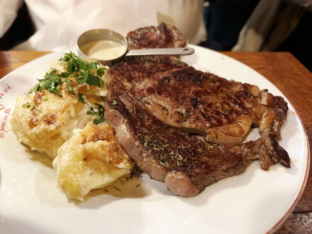 Paris: Bistrot d’Henri – Klassische Bistro-Atmosphäre und eine richtig gute Mousse au Chocolat