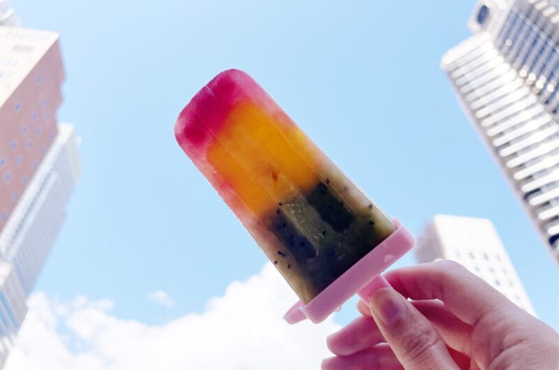 Receta: Paletas heladas con fruta fresca