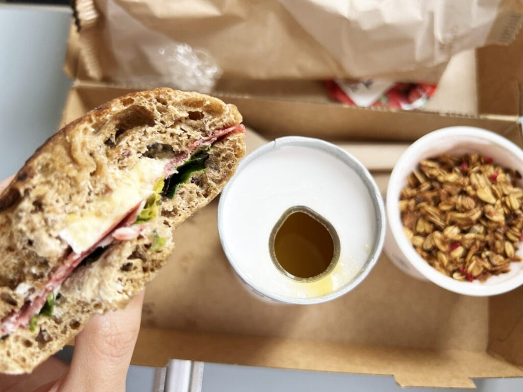 SAS: Upgrade – Guten Morgen aus Sitz 2F