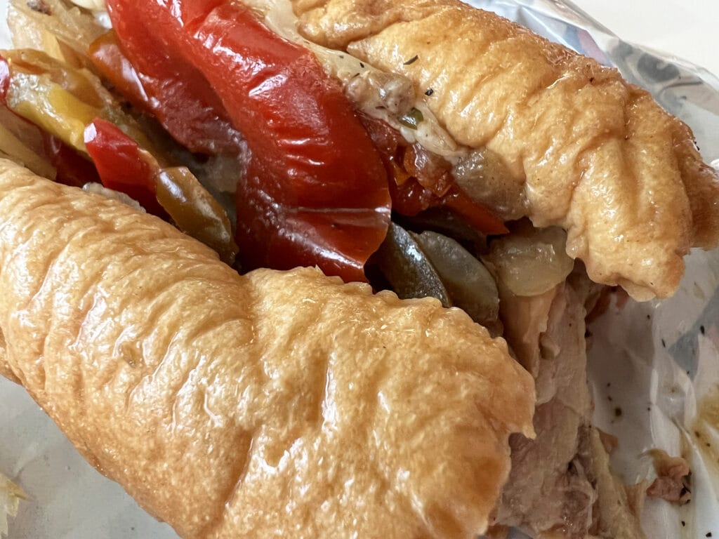 Philadelphia: Roast Pork Sandwich bei Geno’s Steaks am Flughafen