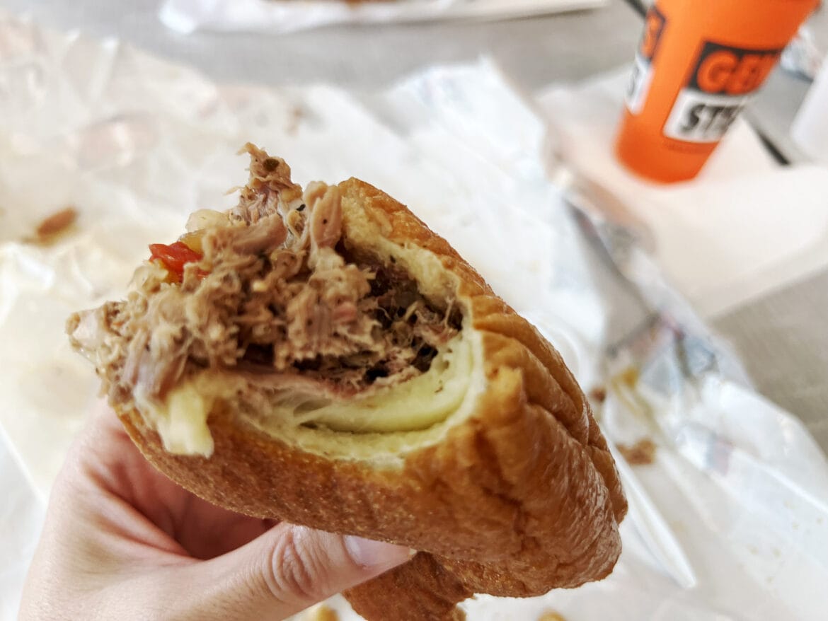 Philadelphia: Roast Pork Sandwich bei Geno’s Steaks am Flughafen
